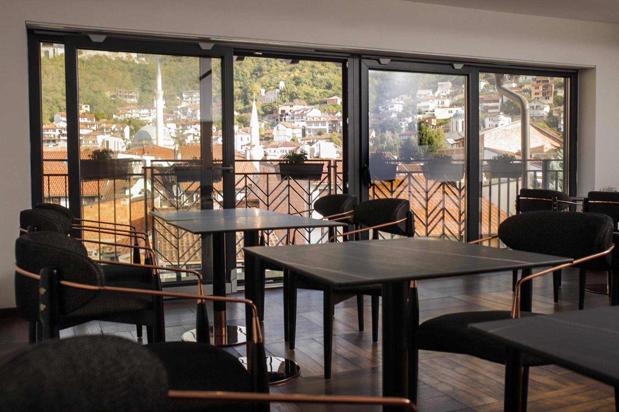 Triumf Hotel Prizren Buitenkant foto