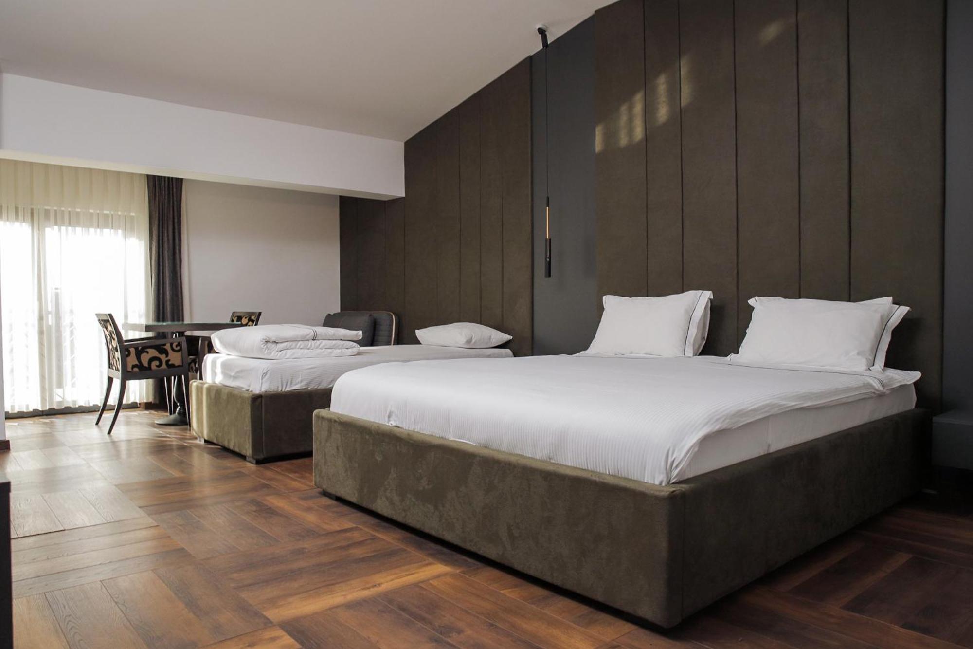Triumf Hotel Prizren Buitenkant foto