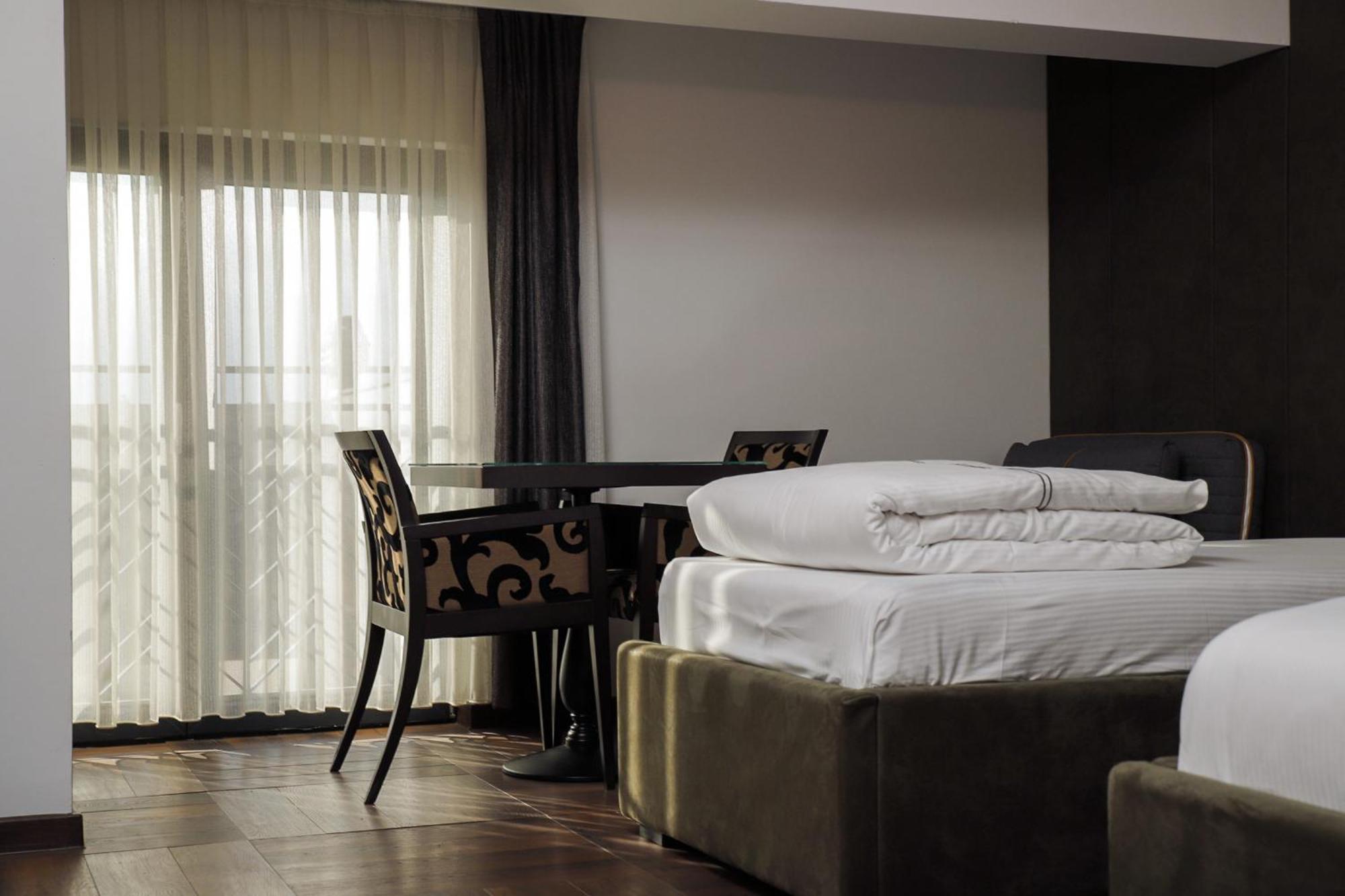 Triumf Hotel Prizren Buitenkant foto